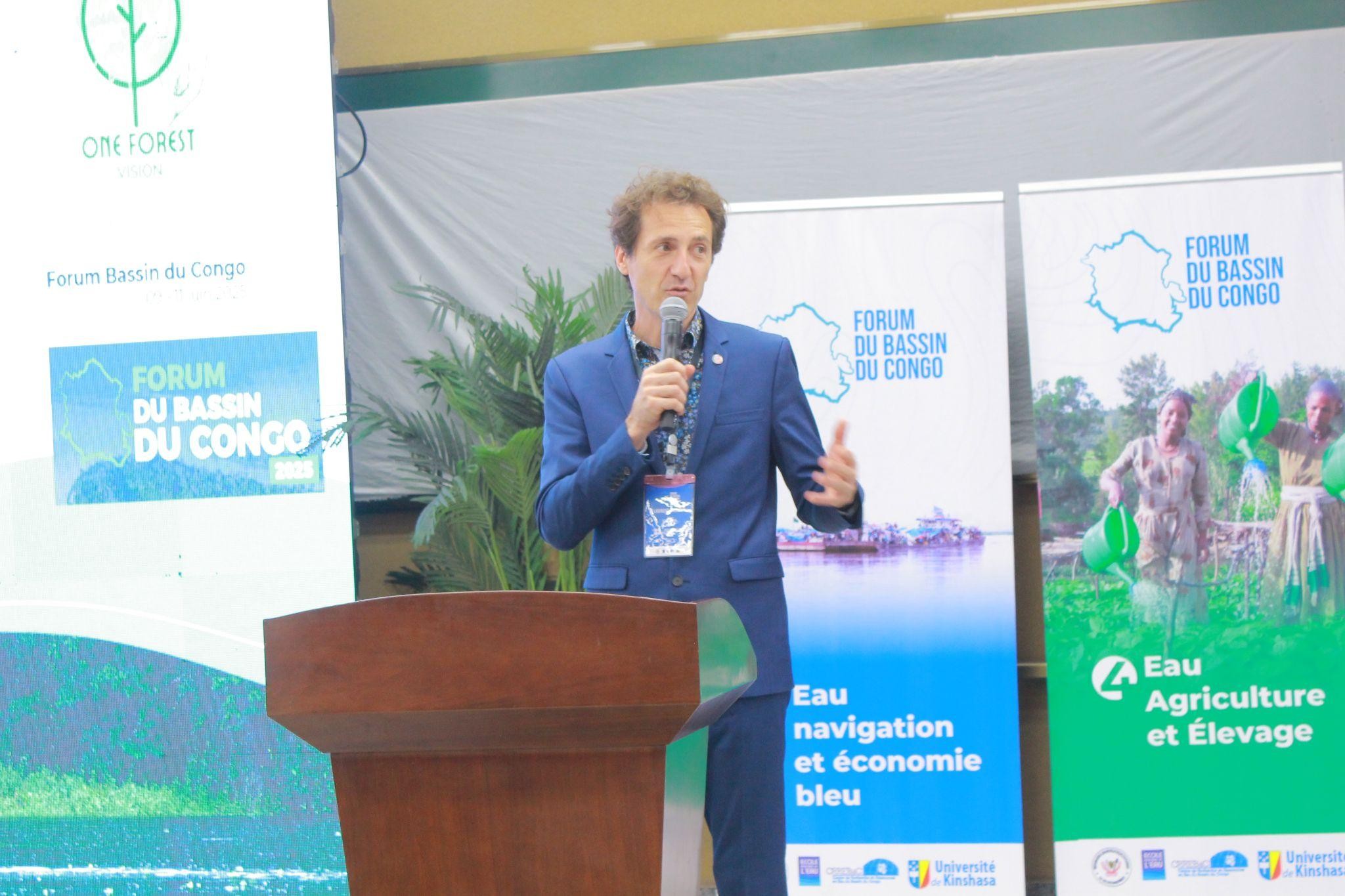 Laurent Durieux, Coordinateur du One Forest Vision (IRD), présentant les objectifs et avancées de l’OFVi 2024/2025