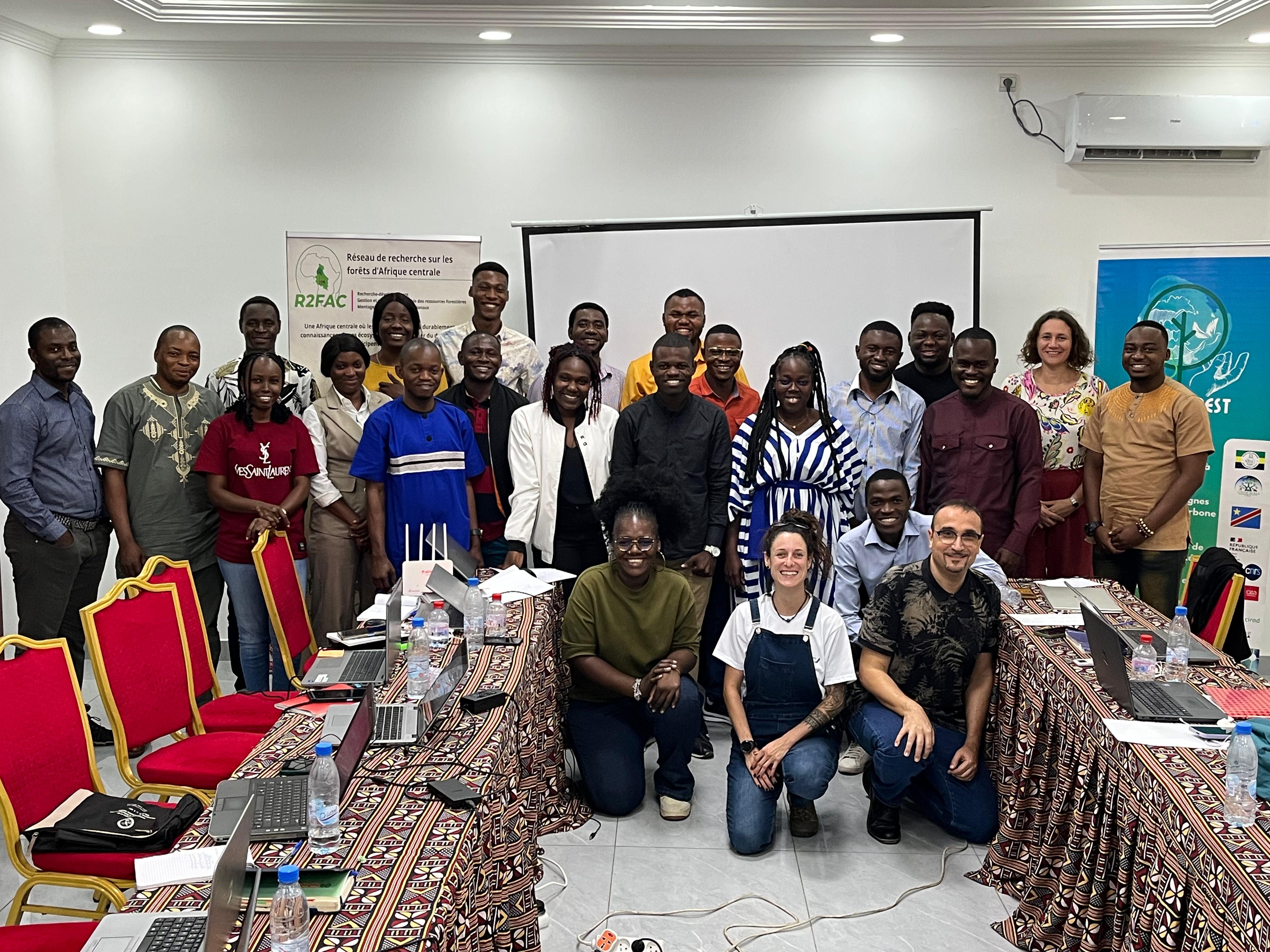 Les 20 bénéficiaires de la formation au logiciel R à Brazzaville.jpg