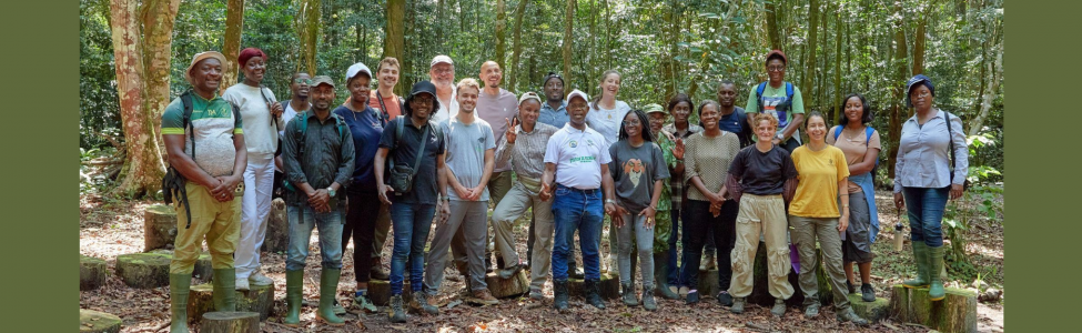 Family photo at the end of session 1, attended by around twenty participants