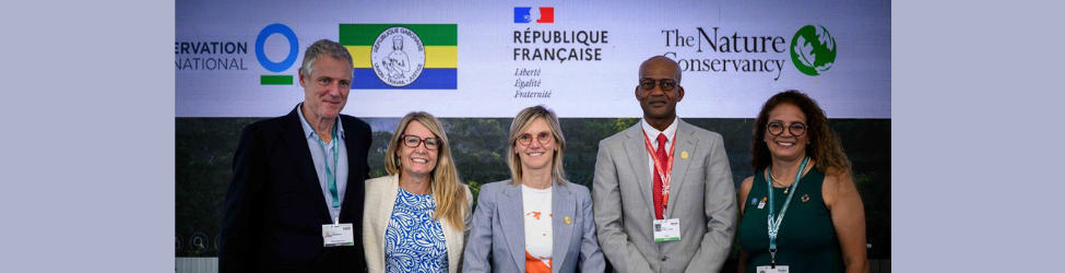 Picture during the signature of the CP-Gabon