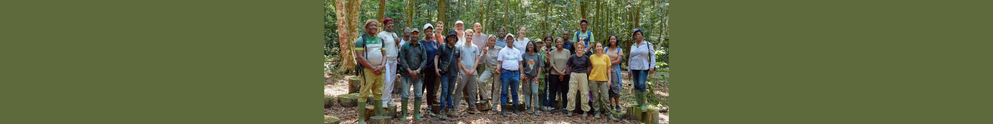 Family photo at the end of session 1, attended by around twenty participants