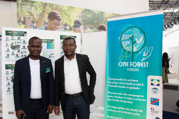 Samuel Kayes, doctorant du projet Mounds, port&eacute; par le Dr Yannick Bocko