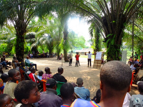 Doctorant CRAFT en socio-&eacute;cologie, lors d&rsquo;une mission de terrain au c&oelig;ur du Bassin du Congo &copy;D.D.S.S