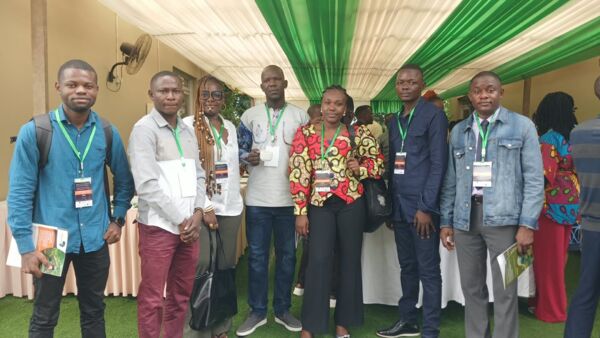 doctorants One Forest Vision pr&eacute;sents &agrave; Douala, venus partager leurs travaux et &eacute;changer avec d&rsquo;autres jeunes chercheurs